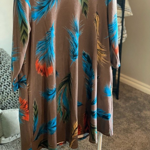 Soft dress with feathers, Size L - Picture 2 of 2